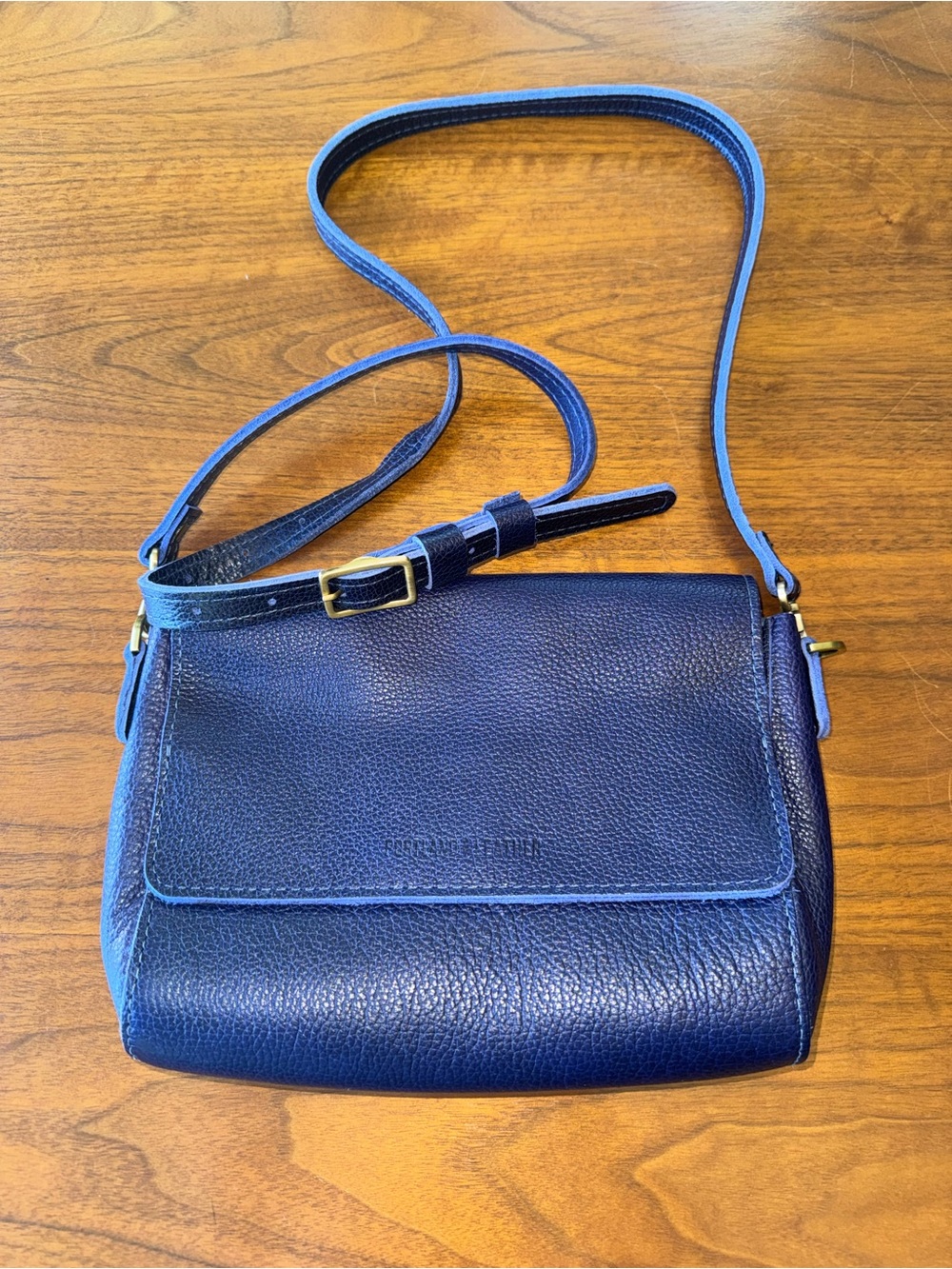 Portland Leather Medium Metro Crossbody